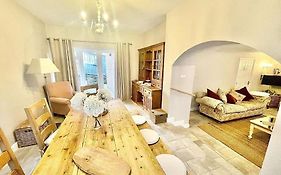 *Brecon Beacons,Log Burner, Hot Tub Dogs Welcome*